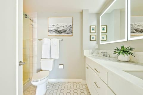 Outdoor Haven with Spa Walk to La Jolla Shores Beach House in La Jolla Shores