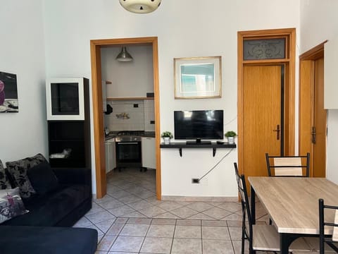 Communal lounge/ TV room, TV and multimedia, Living room, Seating area