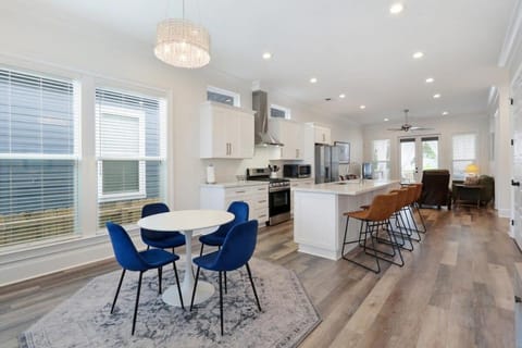 Stunning Luxury Home 2 Blocks From Streetcar House in New Orleans
