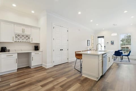 Stunning Luxury Home 2 Blocks From Streetcar House in New Orleans