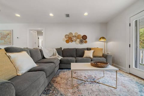 The Sunny Side-Pensacola Beach, 600 feet to Gulf, Private/Heated Pool, Games, Gear House in Pensacola Beach