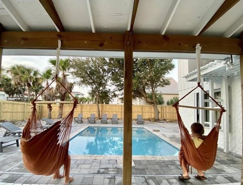The Sunny Side-Pensacola Beach, 600 feet to Gulf, Private/Heated Pool, Games, Gear House in Pensacola Beach