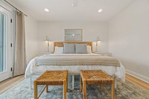 The Sunny Side-Pensacola Beach, 600 feet to Gulf, Private/Heated Pool, Games, Gear House in Pensacola Beach