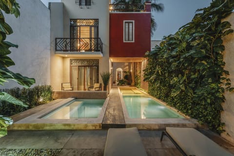 Swimming pool