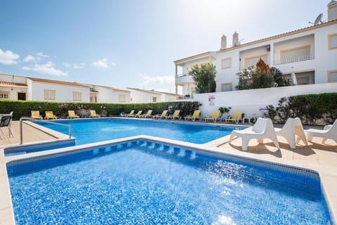 Pool view, Swimming pool, sunbed