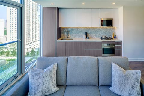 Kitchen or kitchenette, Seating area