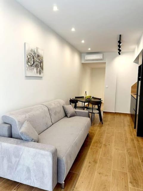 Kitchen or kitchenette, Seating area, Dining area