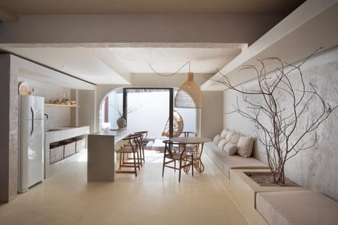 Kitchen or kitchenette, Living room, Seating area, Dining area