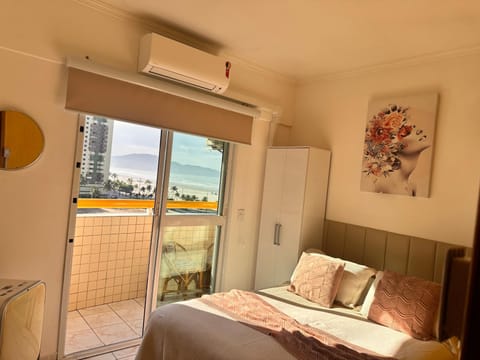 Bed, View (from property/room), Balcony/Terrace, Photo of the whole room, Bedroom, air conditioner