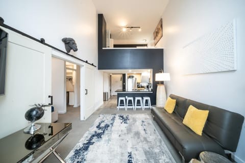 Modern Downtown Top Floor Penthouse With Bay Views Apartment in Belltown