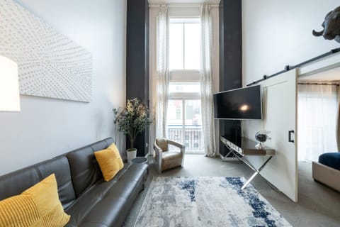 Modern Downtown Top Floor Penthouse With Bay Views Apartment in Belltown