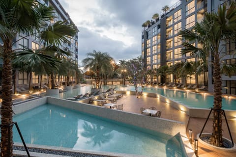 Swimming pool