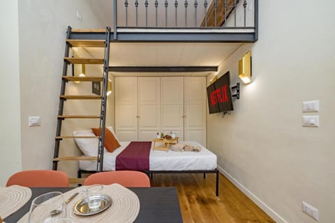 Bed, Dining area, Bedroom