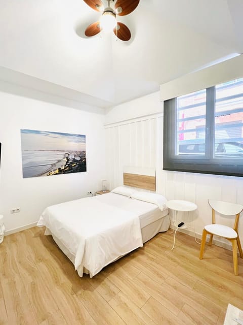Bed, Photo of the whole room, Bedroom, fireplace