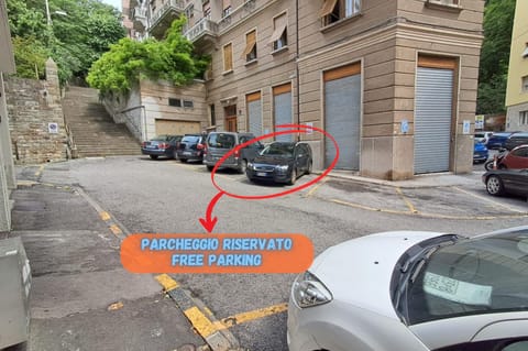Text overlay, Parking