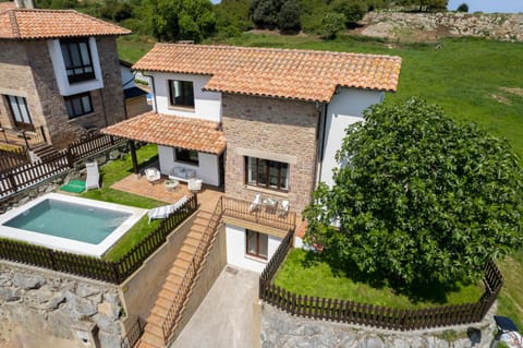 Property building, Day, Garden, Garden view, Pool view, Swimming pool, sunbed