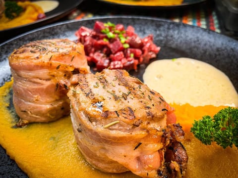 Restaurant/places to eat, Food and drinks, Dinner