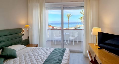 Bathroom, View (from property/room), Balcony/Terrace, Bedroom, Sea view