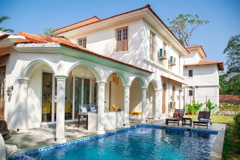Property building, Garden, Pool view, Swimming pool