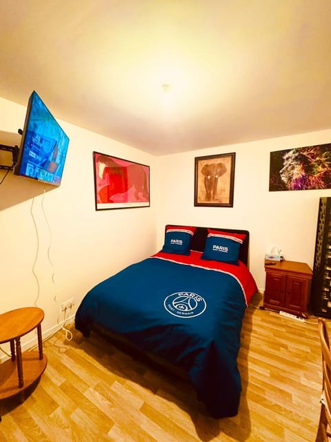 Jolie chambre à Nanterre Préfecture proche La Défense Aréna Campus SNCF et Paris Vacation rental in Île-de-France