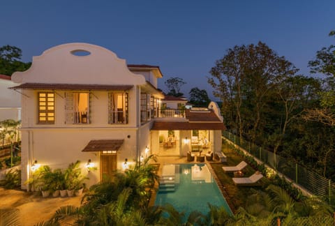 Property building, Garden, Pool view, Swimming pool