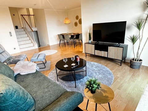 Communal lounge/ TV room, Living room, Dining area