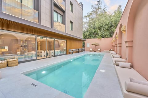 Restaurant/places to eat, Swimming pool