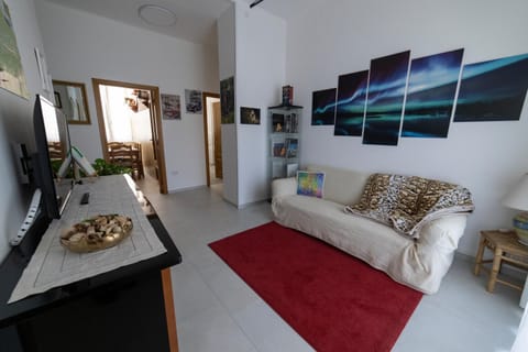 Communal lounge/ TV room, TV and multimedia, Living room, Seating area, Evening entertainment