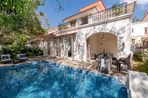 Property building, Balcony/Terrace, Pool view, Swimming pool