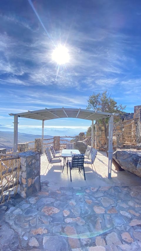 Patio, Day, Balcony/Terrace, Living room, Mountain view