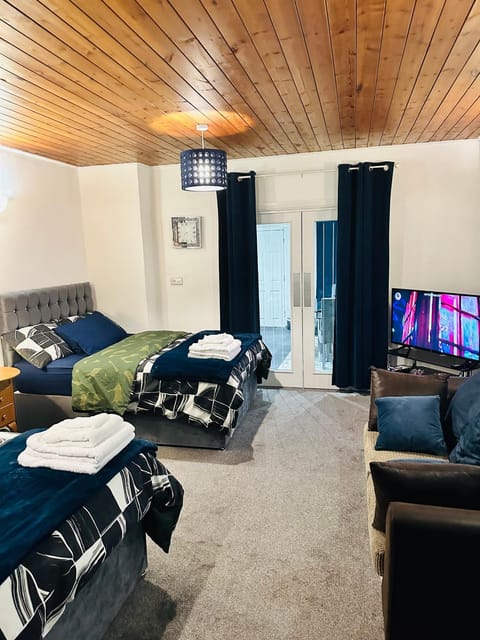 Modern 2 Bedroom Apt Derby City Apartment in Derby