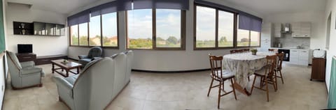 Kitchen or kitchenette, Living room, Photo of the whole room, Dining area