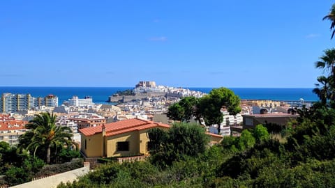 Property building, Nearby landmark, Day, Natural landscape, Bird's eye view, City view, Landmark view, Mountain view, Sea view
