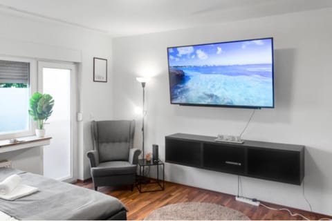Communal lounge/ TV room, TV and multimedia, Living room, Photo of the whole room, Seating area, Evening entertainment
