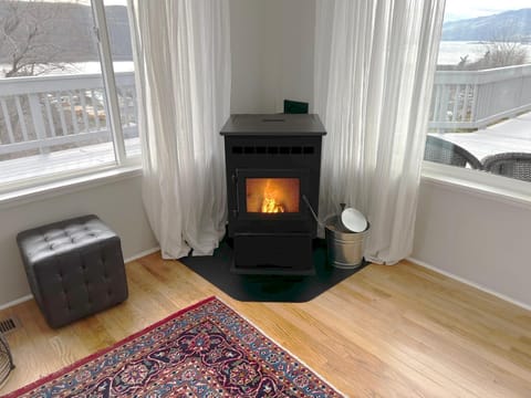 Point Lyle House in Lyle