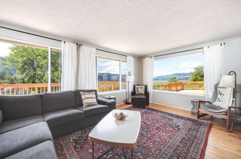 Point Lyle House in Lyle