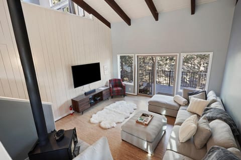 Pine Knoll House in Bend