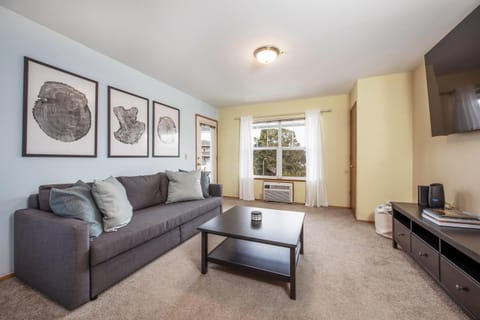 04 Lodge House in Hood River