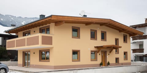 Facade/entrance, Winter