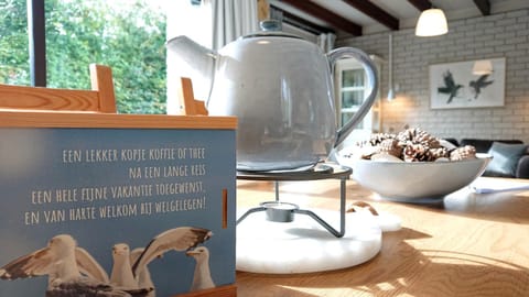 huisje Zeezwaluw (directe entree naar de Zeepeduinen en het bos) House in Burgh-Haamstede