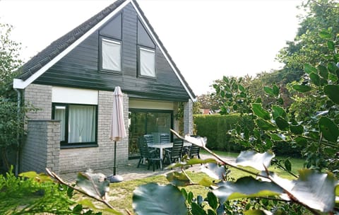 Property building, Day, Garden, Garden view