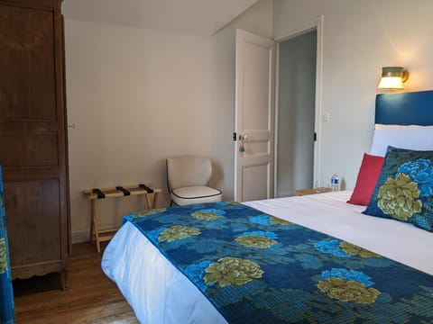 Villa Eliane - parking privé Bed and Breakfast in Étretat