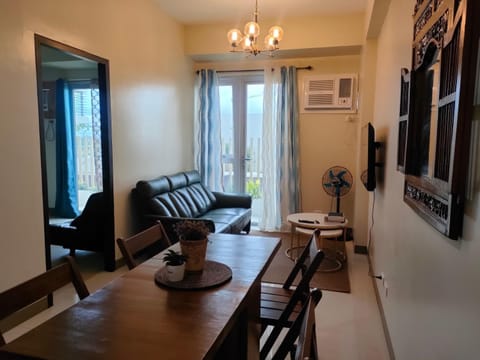 TV and multimedia, Living room, Seating area, Dining area, air conditioner
