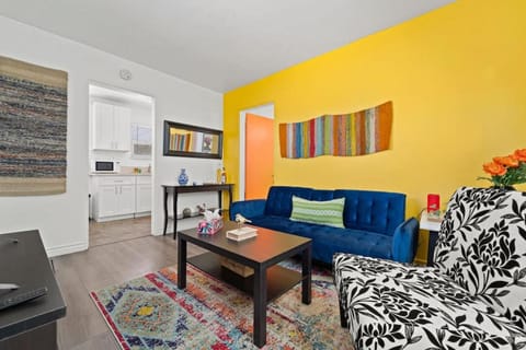 TV and multimedia, Kitchen or kitchenette, Living room, Seating area, Dining area, pet friendly, stove
