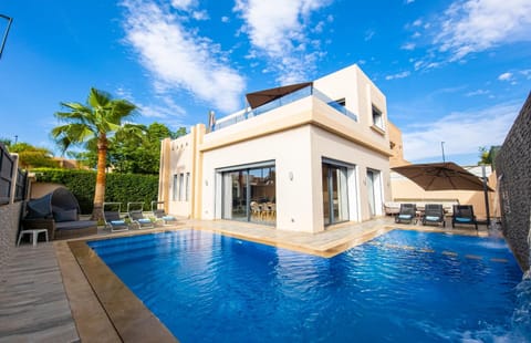 Patio, Pool view, Swimming pool, Swimming pool, sunbed