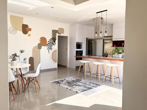 Dining area, oven, stove