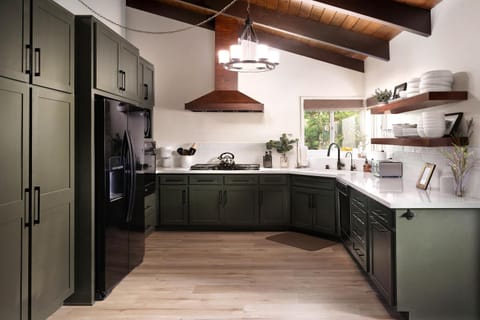 Large A-Frame Cabin (9 Beds, AC, + Lake Access) Cabin in Lake Arrowhead