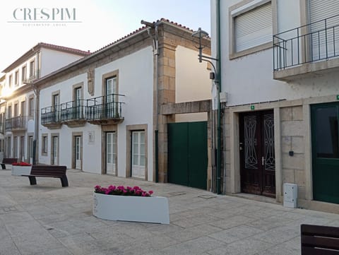 Property building, Day, City view, Street view, Location