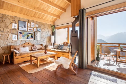 Balcony/Terrace, Living room, Mountain view