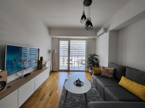 TV and multimedia, Living room, Seating area, Evening entertainment